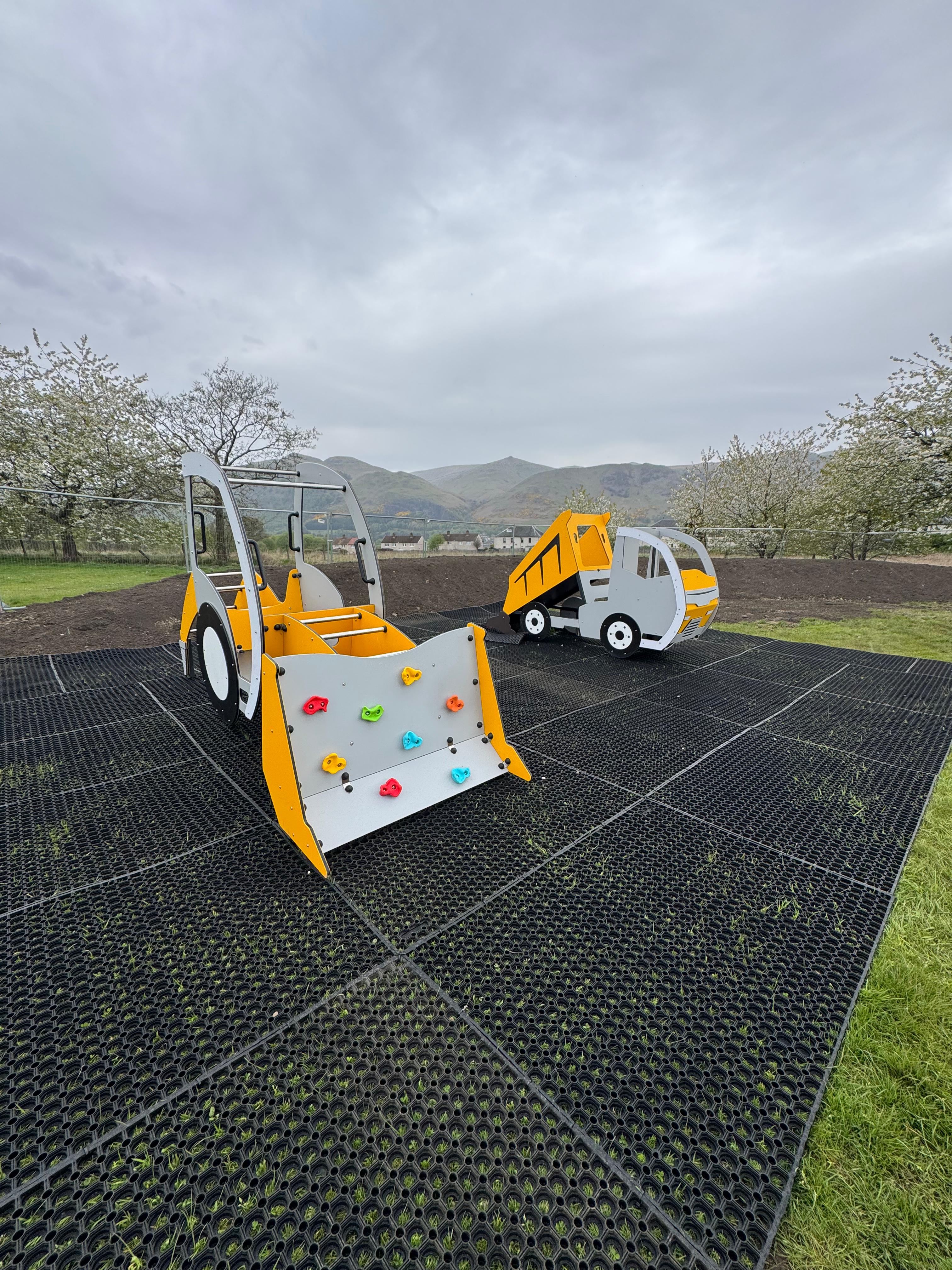 Community play surfacing and structure